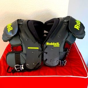Riddell Surge Shoulder Pads